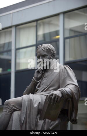 John Dalton statua a Manchester Metropolitan University Foto Stock