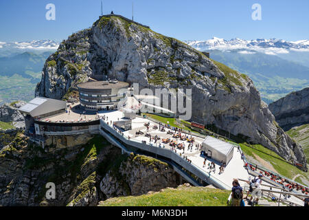 LUZERN, Svizzera - Giugno 2017 - giornata sul Monte Pilatus vicino a Lucerna durante la bella giornata di sole Foto Stock