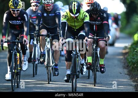 Marathon Bike ride, più piloti in campagna Foto Stock