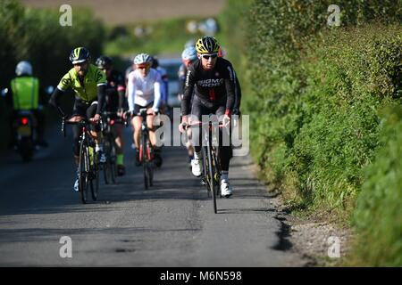Marathon Bike ride, più piloti in campagna Foto Stock