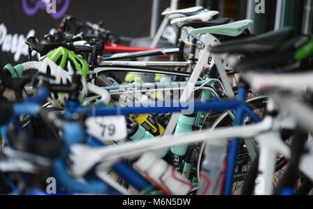 Marathon Bike ride, più piloti in campagna Foto Stock
