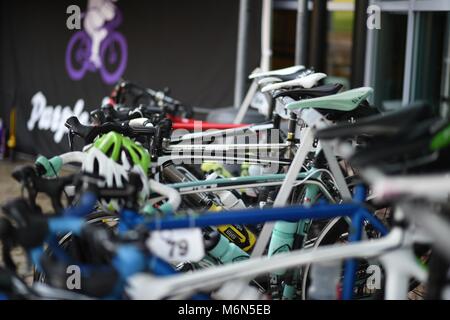 Marathon Bike ride, più piloti in campagna Foto Stock