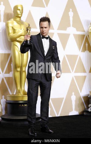 Hollywood, California. Mar 4, 2018. Sam Rockwell, vincitore del premio per il migliore attore in un ruolo di sostegno", pone in sala stampa al novantesimo annuale di Academy Awards di Hollywood & Highland Center su Marzo 4, 2018 in Hollywood, la California. | Utilizzo di credito in tutto il mondo: dpa/Alamy Live News Foto Stock