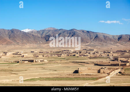 Foto aerea di piccoli villaggi tra Ghazni e a Kabul in Afghanistan Foto Stock