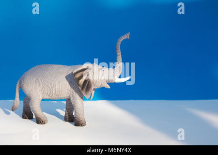 Elefante africano figurina di plastica. Foto Stock