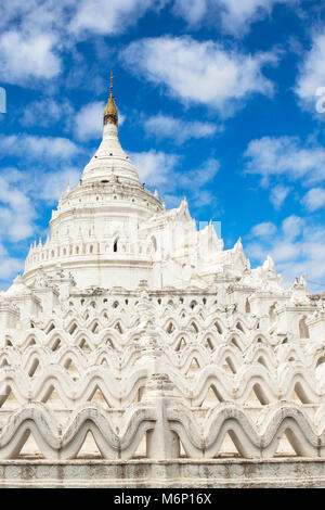 Il pagoda Hsinbyume (o) Myatheindan in Mingun, Myanmar (Birmania). Foto Stock