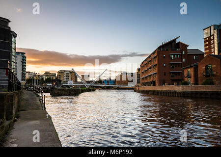 Vista lungo il fiume Aire verso Leeds Foto Stock