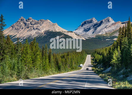 Dolomite e picco Picco di cocomero, Parco varia aka gamme principali delle Canadian Rockies, dall'Icefields Parkway, il Parco Nazionale di Banff, Alberta, Canada Foto Stock