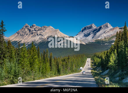 Dolomite e picco Picco di cocomero, Parco varia aka gamme principali delle Canadian Rockies, dall'Icefields Parkway, il Parco Nazionale di Banff, Alberta, Canada Foto Stock