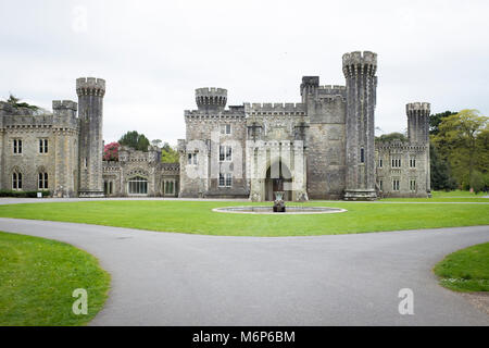 Johnstown Castle, Wexford, Irlanda. Xix secolo Revival gotico edificio sviluppato dal preesistente castello normanno. Foto Stock