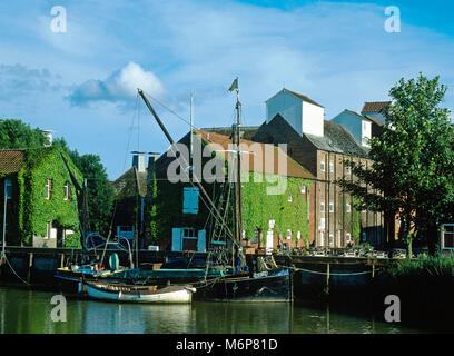 Snape Maltings, costruita nel XIX secolo per il malto d'orzo per la birra ma famosi fin dagli anni sessanta come la principale sede dell'annuale Aldeburgh Festival di musica, Foto Stock