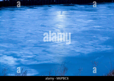 Frozen River Taff Foto Stock