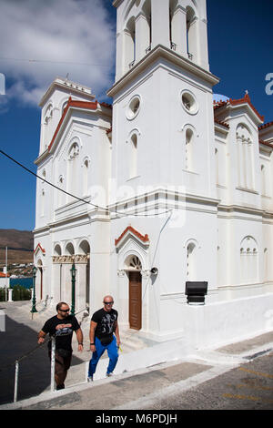 Il villaggio di Chora, Chiesa ortodossa, isola di Andros, Cicladi, il mare Egeo, in Grecia, in Europa Foto Stock