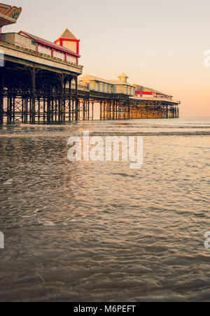 Central Pier di Blackpool Foto Stock