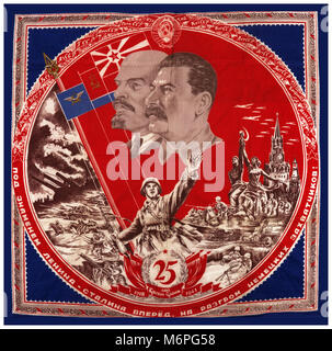 L'annata 1943 WW2 parete Propaganda arazzo con Stalin e Lenin "abbiamo marzo per sconfiggere gli invasori tedeschi' Foto Stock