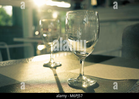 Vino di lusso di vetro con luce solare perfetto Foto Stock