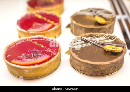 Organici di frutti di bosco freschi mini tart pie close up Foto Stock