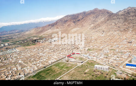 Foto aerea di Kabul Afghanistan della città e dei suoi insediamenti informali Foto Stock