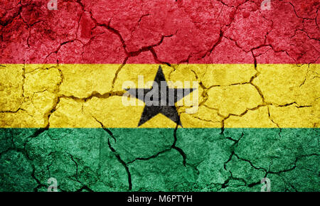Repubblica del Ghana bandiera sulla terra arida terra sfondo texture Foto Stock