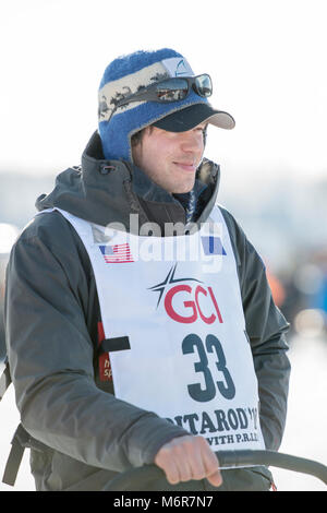 Willow, Alaska, Stati Uniti d'America. Mar 4, 2018. Joar Leifseth Ulsom della Norvegia come egli si avvicina alla linea di partenza della Iditarod Sled Dog Race. Credito: Kristen Bentz/Alamy Live News Foto Stock