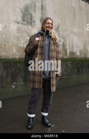 Parigi, Frankreich. 04 Mar, 2018. Rebecca Lowthorpe arrivando al Valentino mostra durante la settimana della moda di Parigi - 4 Marzo 2018 - Il Credit: Pista Manhattan/Valentina Ranieri ***per solo uso editoriale*** | Verwendung weltweit/dpa/Alamy Live News Foto Stock