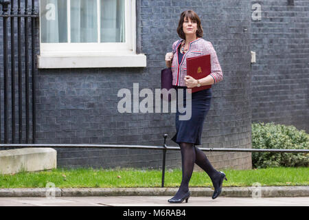 Londra, Regno Unito. 6 Marzo, 2018. Claire Perry MP, il Ministro per l'energia e pulire la crescita presso il dipartimento di business, di energia e di strategia industriale, arriva al 10 di Downing Street per una riunione del gabinetto. Credito: Mark Kerrison/Alamy Live News Foto Stock