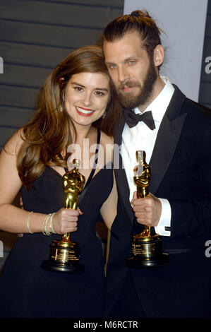 Beverly Hills, la California. Mar 4, 2018. Rachel Shenton e Chris Overton frequentando il 2018 Vanity Fair Oscar Party hosted by Radhika Jones a Wallis Annenberg Center for the Performing Arts il 4 marzo 2018 a Beverly Hills, la California. | Verwendung weltweit Credito: dpa/Alamy Live News Foto Stock