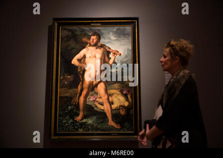 Amsterdam, Paesi Bassi. 6 Marzo, 2018. Un visitatore al Rijksmuseum a piedi attraverso la mostra 'High Society", che apre il 08 marzo 2018. Sulla parete è appeso un dipinto di Ercole da Hendrick Golktzius. Ritratti di potenti principi, eccentrico aristocratici e ricchi borghesi di epoche differenti può essere visto fino al 03 giugno 2018. Foto: Jeroen Jumelet/dpa - ATTENZIONE I REDATTORI: solo uso editoriale in connessione con le attuali relazioni sulle esposizioni. Credito: dpa picture alliance/Alamy Live News Foto Stock