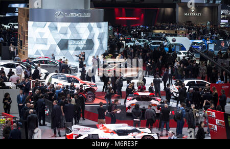 Ginevra. 6 Mar, 2018. Foto scattata il 6 marzo 2018 mostra una vista generale dell'88Geneva International Motor Show durante la prima giornata della stampa di Ginevra in Svizzera. Il Motor Show, che attrae più di 180 espositori provenienti da tutto il mondo, sarà aperta al pubblico dal 8 Marzo al 18, 2018. Credito: Xu Jinquan/Xinhua/Alamy Live News Foto Stock