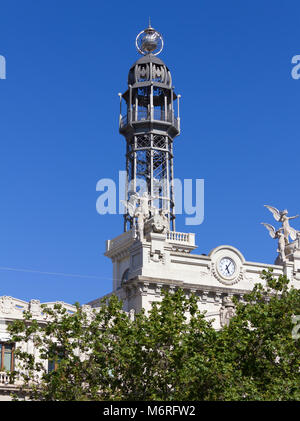 Montante centrale torre di uffici a Valencia, Spagna Foto Stock