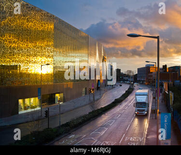 Vista di Vaughan Titolo e Highcross Shopping Complex in Leicester al tramonto. Foto Stock