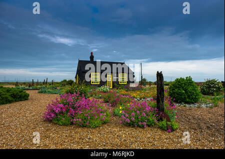 Il cottage del tardo Derek Jarman. Featured ampiamente nel corso degli anni su, prevalentemente BBC programmi giardinaggio, vi è un flusso continuo di v Foto Stock