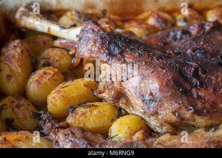 Spalla di agnello di patate Foto Stock