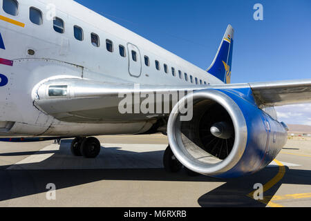 Il motore e l'ala dettaglio di Boeing 737-200 / 737-2Q3 con registrazione FAB-113 di 737-2Q3 Transporte Aereo Militar de Bolivia Foto Stock