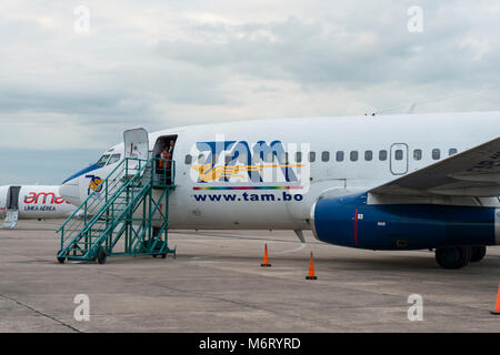 Boeing 737-200 / 737-2Q3 con registrazione FAB-113 di 737-2Q3 Transporte Aereo Militar de Bolivia Foto Stock