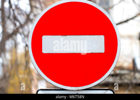 Nessuna trasgressione.No pass sign.cartello stradale sulla strada. Foto Stock