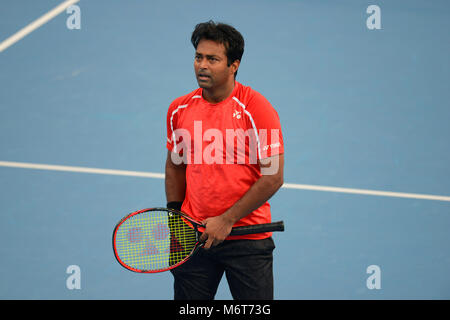 Adrian Leander Paes dell India partner Andre Begemann della Germania nella raddoppia al China Open Tennis Tournament a Pechino, Ottobre 2016 Foto Stock