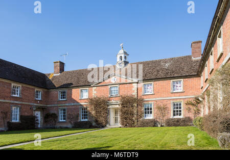 Gli ospizi di carità dell'Ospedale di San Giovanni, Heytesbury, Wiltshire, Inghilterra, Regno Unito edificio attuale risale al 1769 Foto Stock