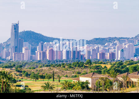 Vista di Benidorm, Finestrat e la Cala di Villajoyosa grattacieli Foto Stock
