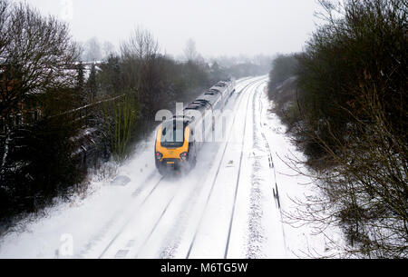 Arriva CrossCountry Voyager treno diesel in caso di neve, Warwick, Regno Unito Foto Stock