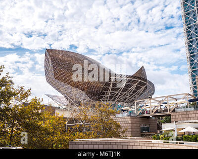 Barcellona, Spagna - 25 settembre 2016. Vista del pesce olimpico di Frank Gehry nel Port Olimpic Harbour Foto Stock