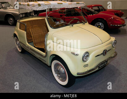 Un 1958 Fiat Jolly, sul display a 2018 London Classic Car Showl Foto Stock