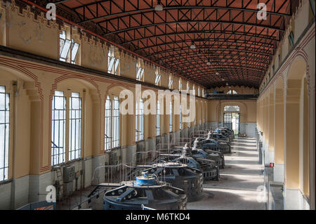 Trezzo d'Adda: turbine in centrale idroelettrica per generare energia Foto Stock