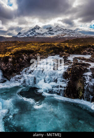 Cascate gelate, Allt Dearg, montagne Cuillin Foto Stock