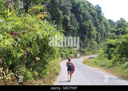 Escursioni attraverso la giungla di Koh Chang Foto Stock