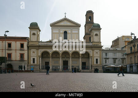 In piazza Duomo nella città di Nola, Italia - Municipio e Duomo Foto Stock