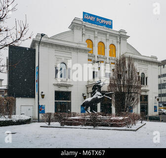 Il Teatro Nazionale, il Teatro Nazionale milano italia in inverno Foto Stock