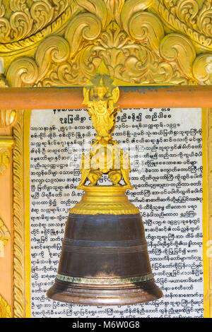 Bell a Umin Thounzeh su Sagaing Hill, vicino a Mandalay, Myanmar (Birmania), l'Asia in febbraio Foto Stock