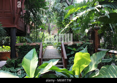 Jim Thompson House e giardini a Bangkok, in Thailandia. Architettura tradizionale thailandese. Foto Stock