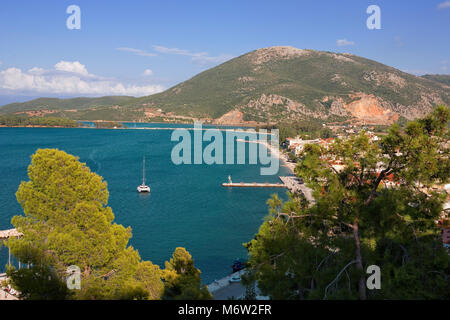 Vista dalla fortezza veneziana oltre Vonitsa, Amvrakikos Kolpo, Grecia Foto Stock